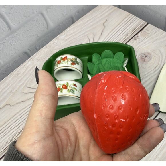 NEW Avon Set Of 2 Vintage Strawberry Porcelain Napkin Rings & Guest Soap - Picture 11 of 13